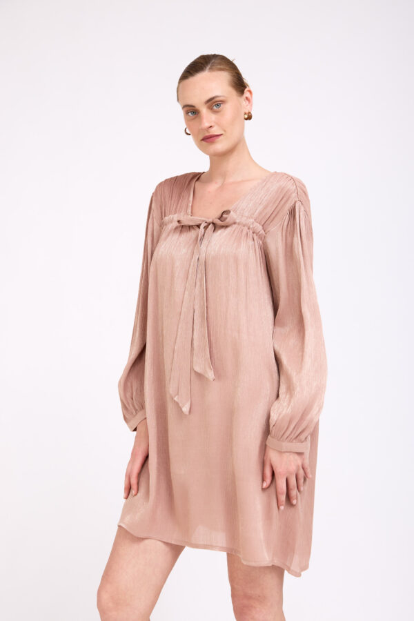 שמלת הוד ורודה