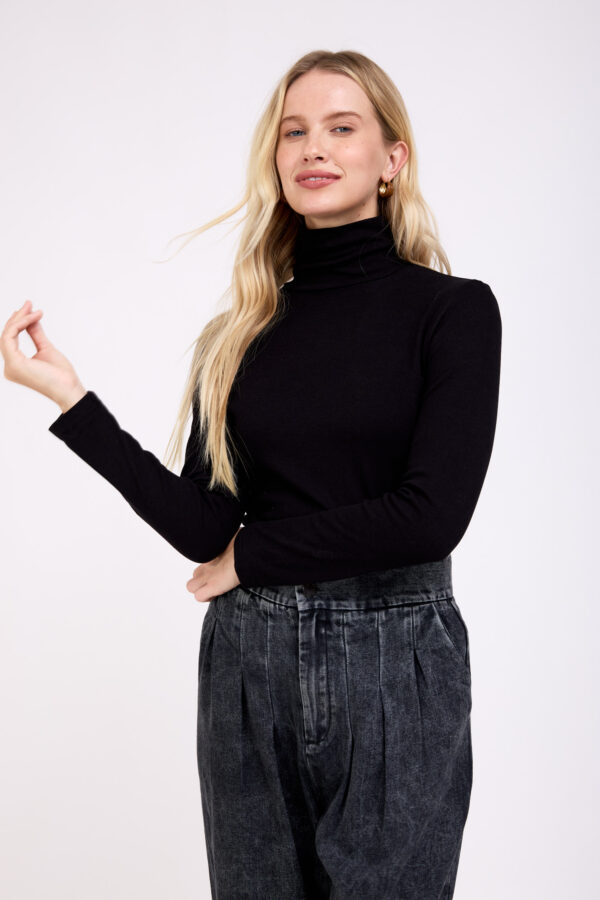 חולצת תהל שחורה