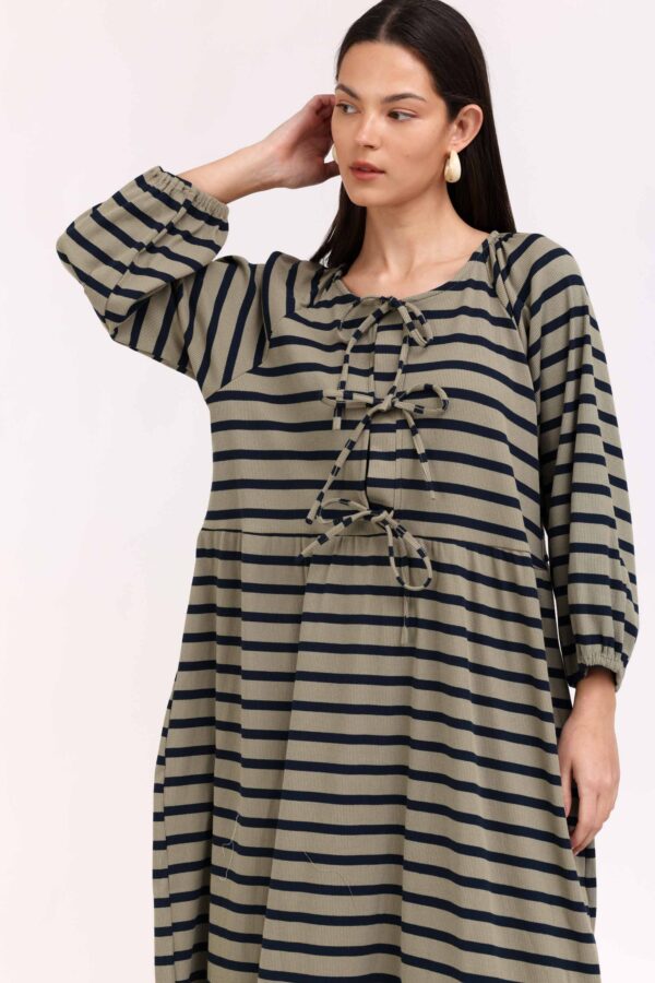 שמלת נייבי פסים