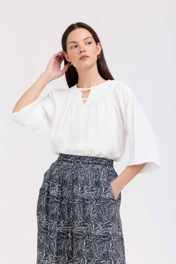 חולצת פרי לבנה